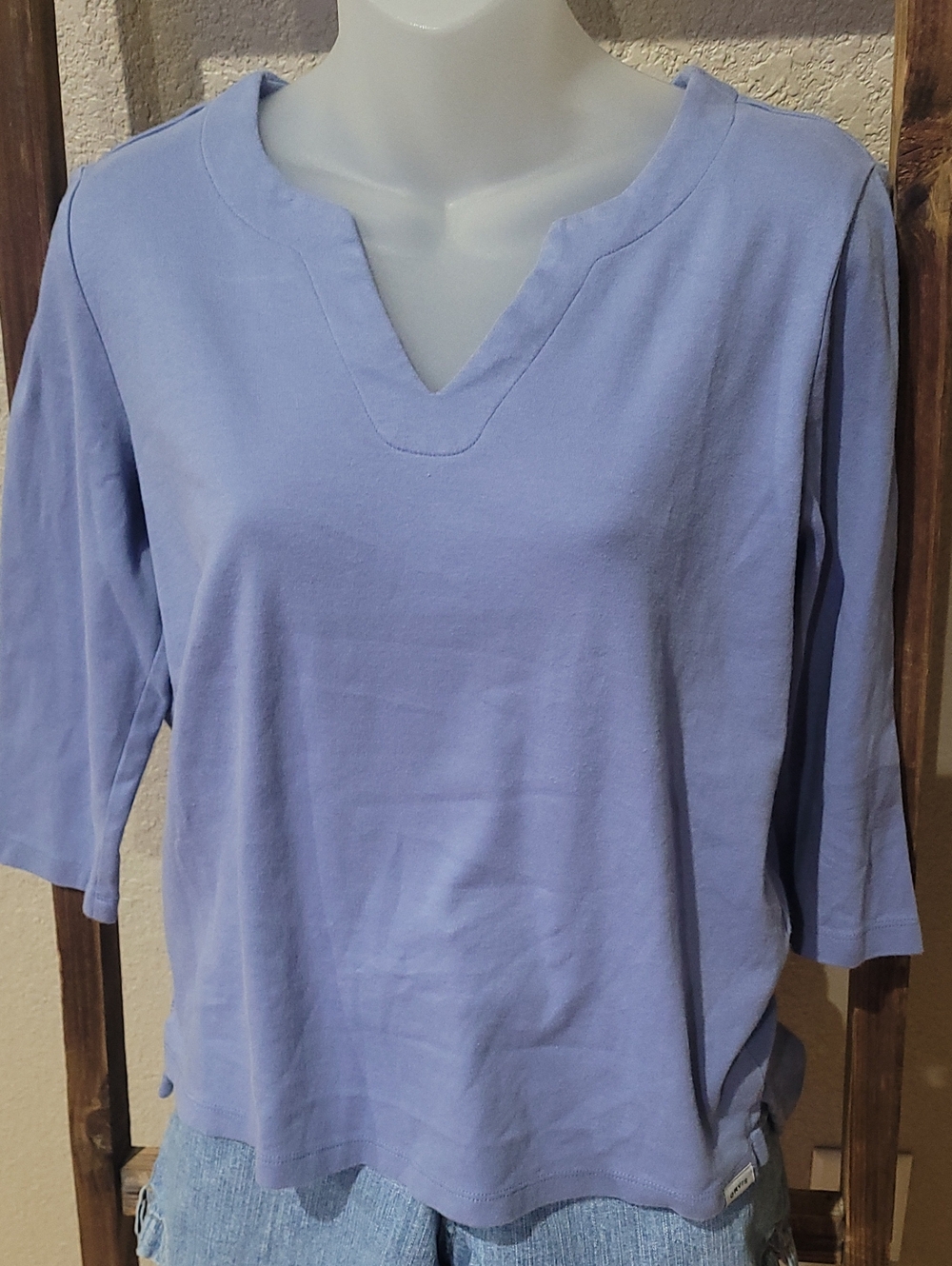 Orvis Lavender V-Neck 3/4 Sleeve Top